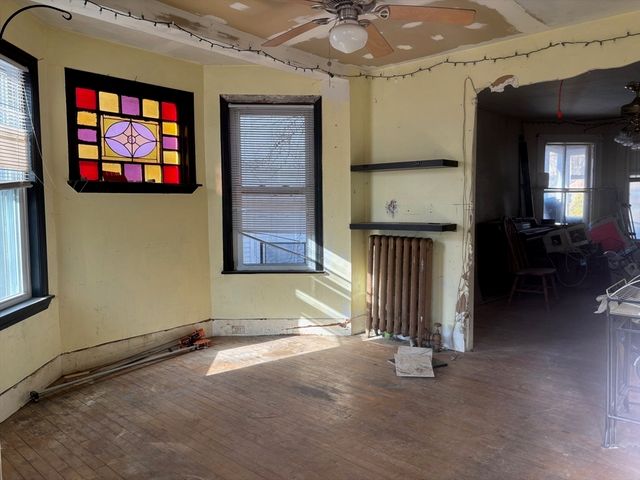 37 Longfellow St, Boston, MA 02122