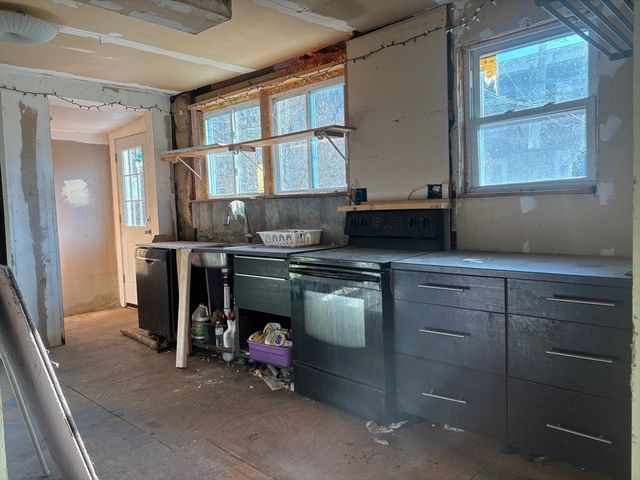 37 Longfellow St, Boston, MA 02122