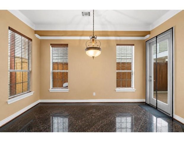 2927 Clinton Drive, Houston, TX 77020