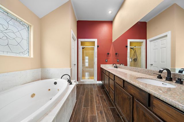 2927 Clinton Drive, Houston, TX 77020
