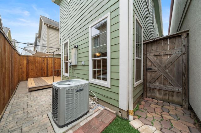 2927 Clinton Drive, Houston, TX 77020
