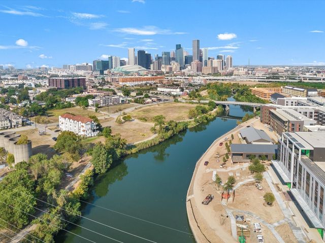 2927 Clinton Drive, Houston, TX 77020