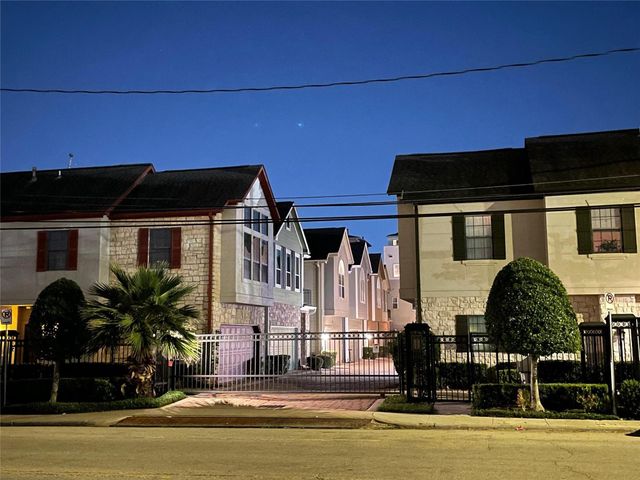 2927 Clinton Drive, Houston, TX 77020