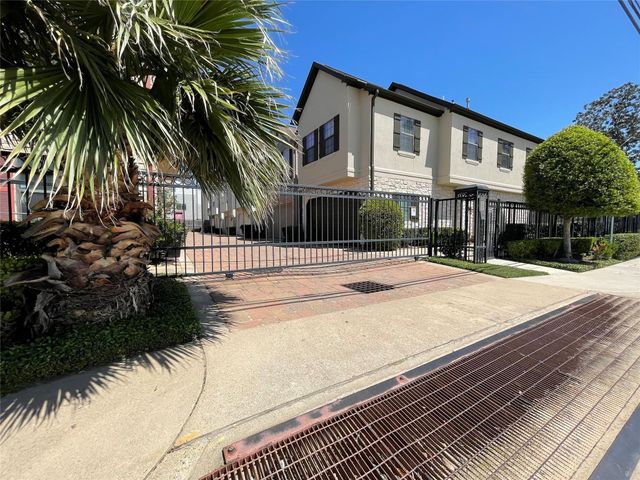 2927 Clinton Drive, Houston, TX 77020
