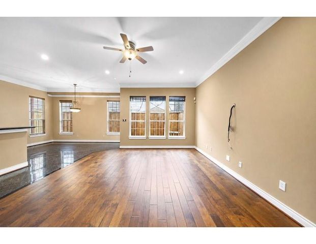 2927 Clinton Drive, Houston, TX 77020