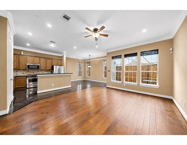 2927 Clinton Drive, Houston, TX 77020