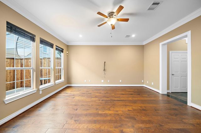 2927 Clinton Drive, Houston, TX 77020
