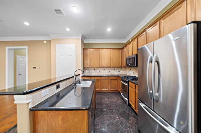 2927 Clinton Drive, Houston, TX 77020