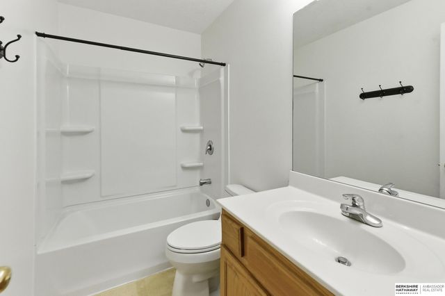 4215 N 170th Street, Omaha, NE 68116