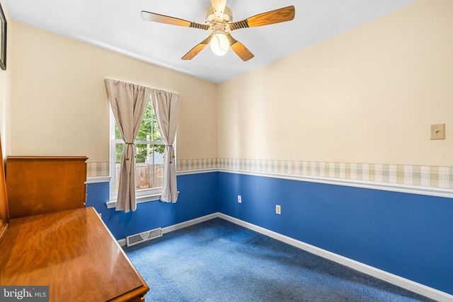 942 GAMING SQ, Hampstead, MD 21074