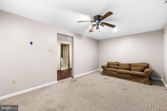 942 GAMING SQ, Hampstead, MD 21074