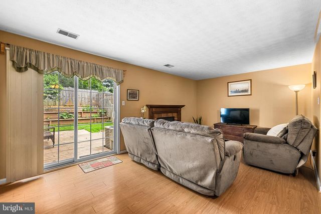 942 GAMING SQ, Hampstead, MD 21074