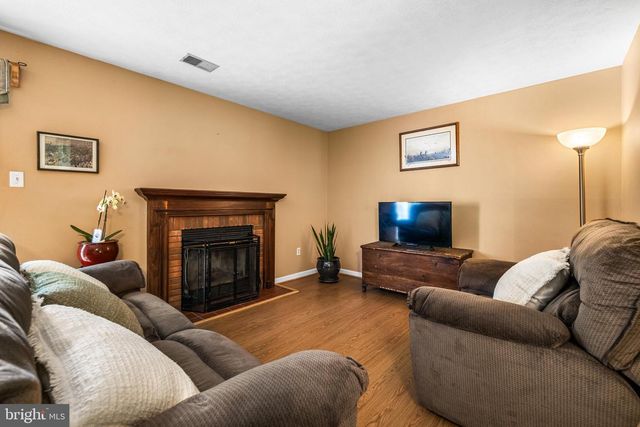942 GAMING SQ, Hampstead, MD 21074