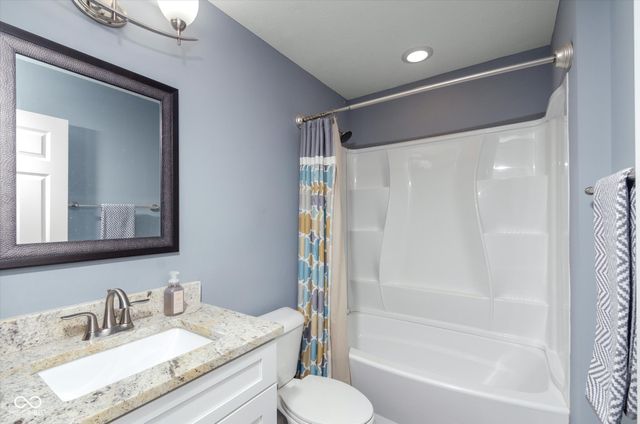 9733 Windy Lane UNIT 100, Fishers, IN 46037