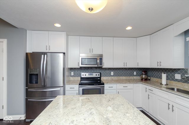 9733 Windy Lane UNIT 100, Fishers, IN 46037