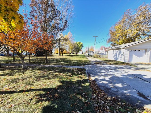 505 Forest Street, Wyandotte, MI 48192