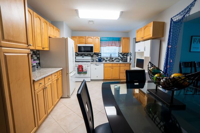 4386 Bamboo Drive, Palm Beach Gardens, FL 33410