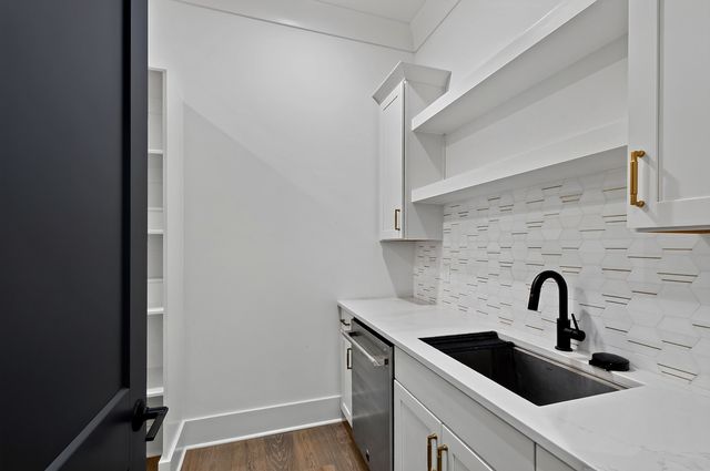 1424 Lake Adventure Court, Raleigh, NC 27613