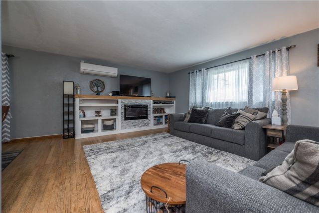2408 Ridge Rd, South Park, PA 15129