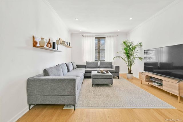 7707 Ditmars Boulevard 2, East Elmhurst, NY 11370