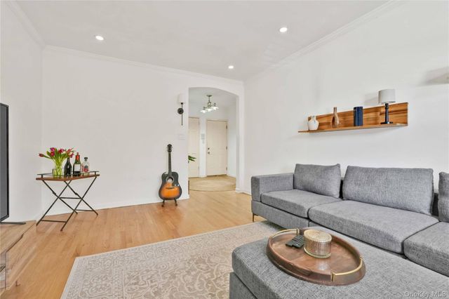 7707 Ditmars Boulevard 2, East Elmhurst, NY 11370