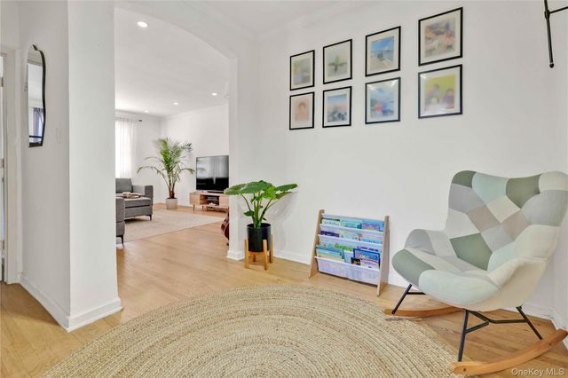 7707 Ditmars Boulevard 2, East Elmhurst, NY 11370