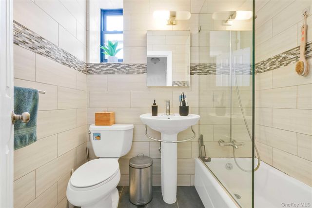 7707 Ditmars Boulevard 2, East Elmhurst, NY 11370