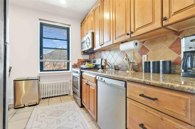 7707 Ditmars Boulevard 2, East Elmhurst, NY 11370