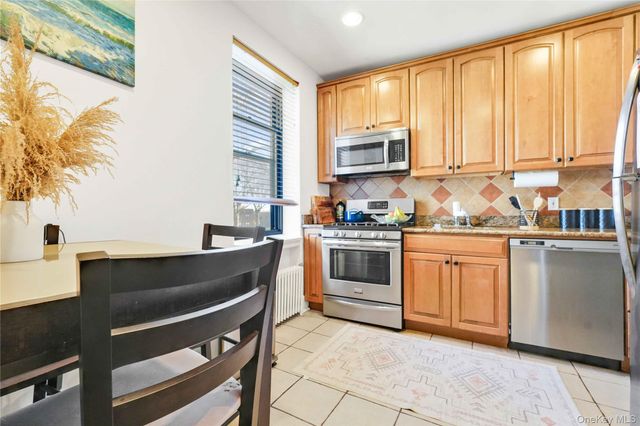 7707 Ditmars Boulevard 2, East Elmhurst, NY 11370