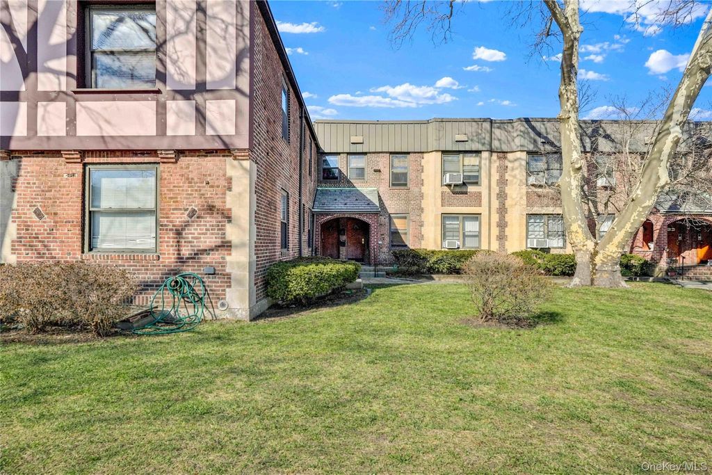 7707 Ditmars Boulevard 2, East Elmhurst, NY 11370