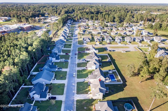 457 Jasmine Way, Burgaw, NC 28425