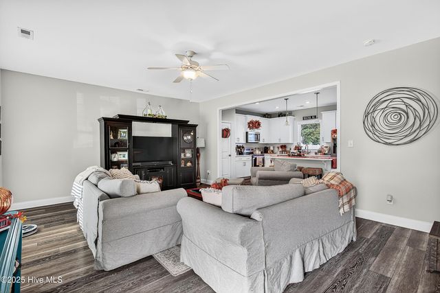 457 Jasmine Way, Burgaw, NC 28425