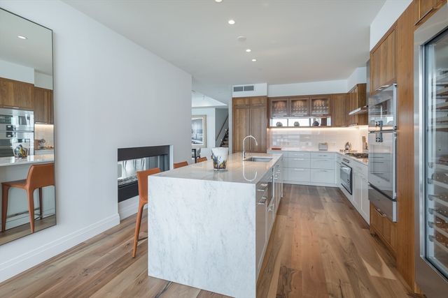 300 Pier 4 Blvd PHD, Boston, MA 02210