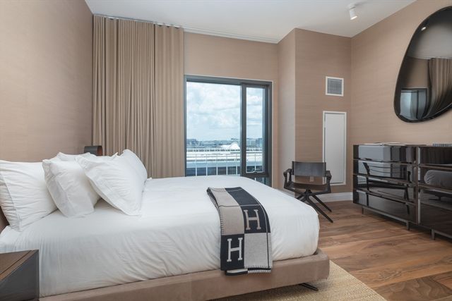 300 Pier 4 Blvd PHD, Boston, MA 02210