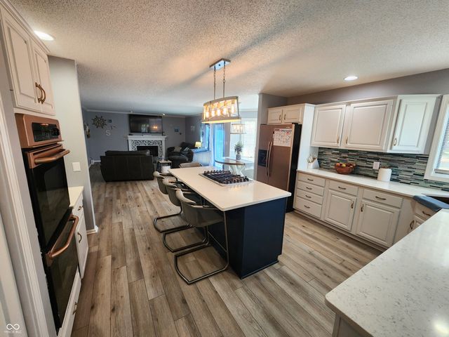 501 S Riviera Lane, Yorktown, IN 47396