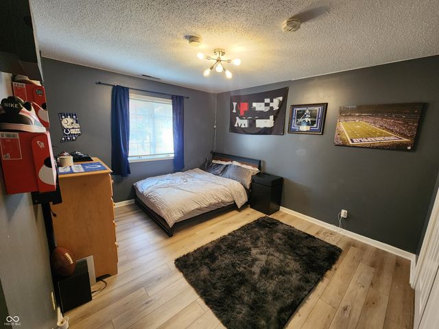 501 S Riviera Lane, Yorktown, IN 47396