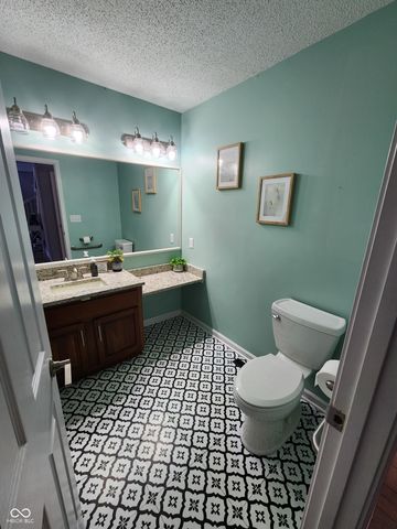 501 S Riviera Lane, Yorktown, IN 47396