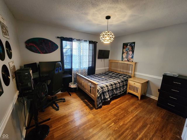 501 S Riviera Lane, Yorktown, IN 47396