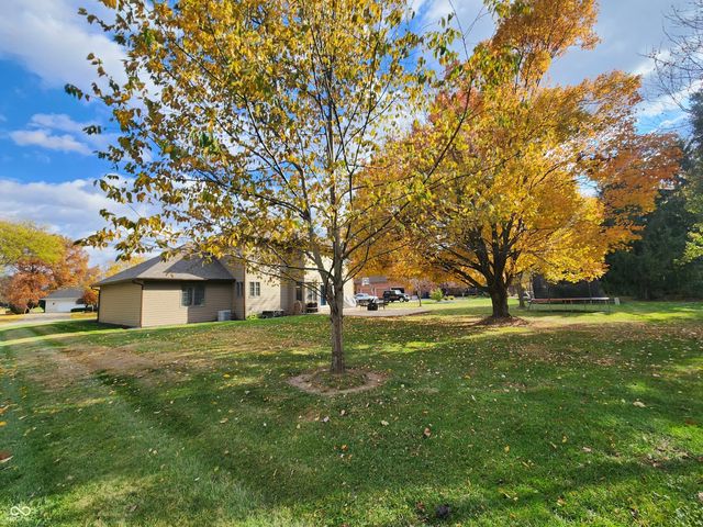 501 S Riviera Lane, Yorktown, IN 47396