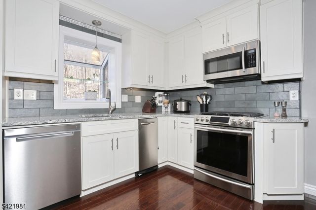 26 Scrivani Dr, Wanaque Boro, NJ 07465