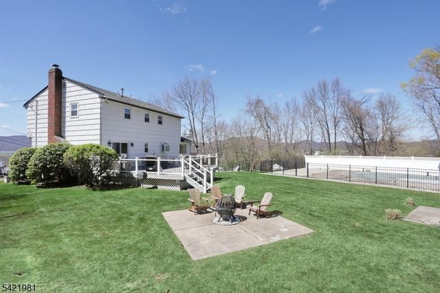26 Scrivani Dr, Wanaque Boro, NJ 07465
