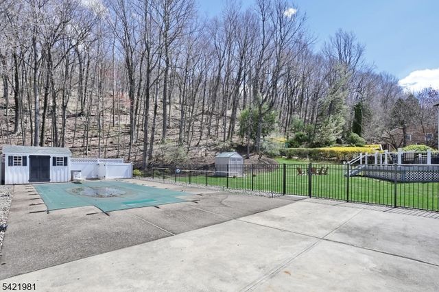 26 Scrivani Dr, Wanaque Boro, NJ 07465