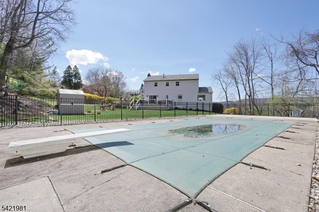 26 Scrivani Dr, Wanaque Boro, NJ 07465