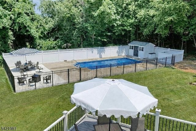 26 Scrivani Dr, Wanaque Boro, NJ 07465