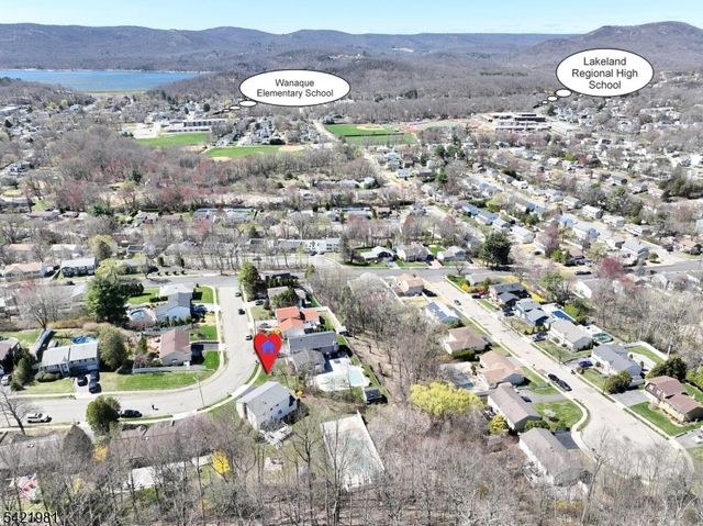 26 Scrivani Dr, Wanaque Boro, NJ 07465