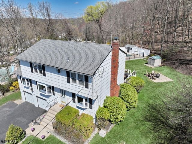 26 Scrivani Dr, Wanaque Boro, NJ 07465