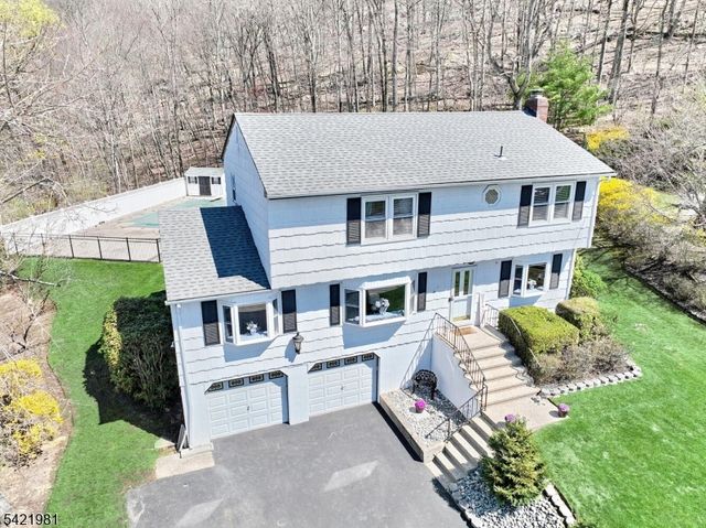 26 Scrivani Dr, Wanaque Boro, NJ 07465