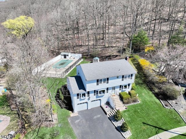 26 Scrivani Dr, Wanaque Boro, NJ 07465