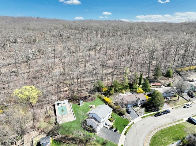 26 Scrivani Dr, Wanaque Boro, NJ 07465