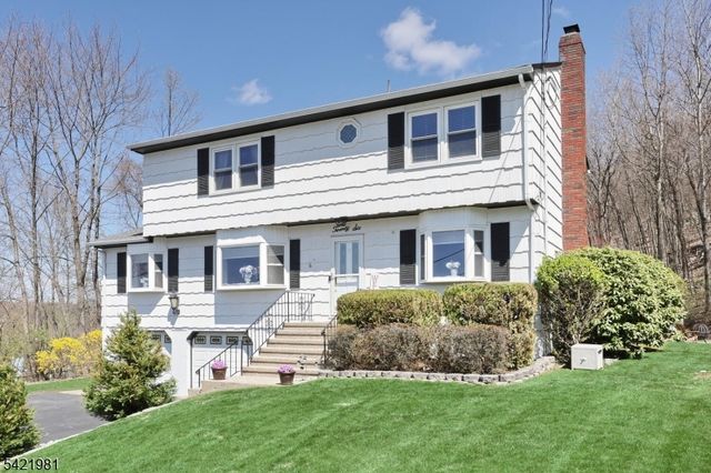 26 Scrivani Dr, Wanaque Boro, NJ 07465